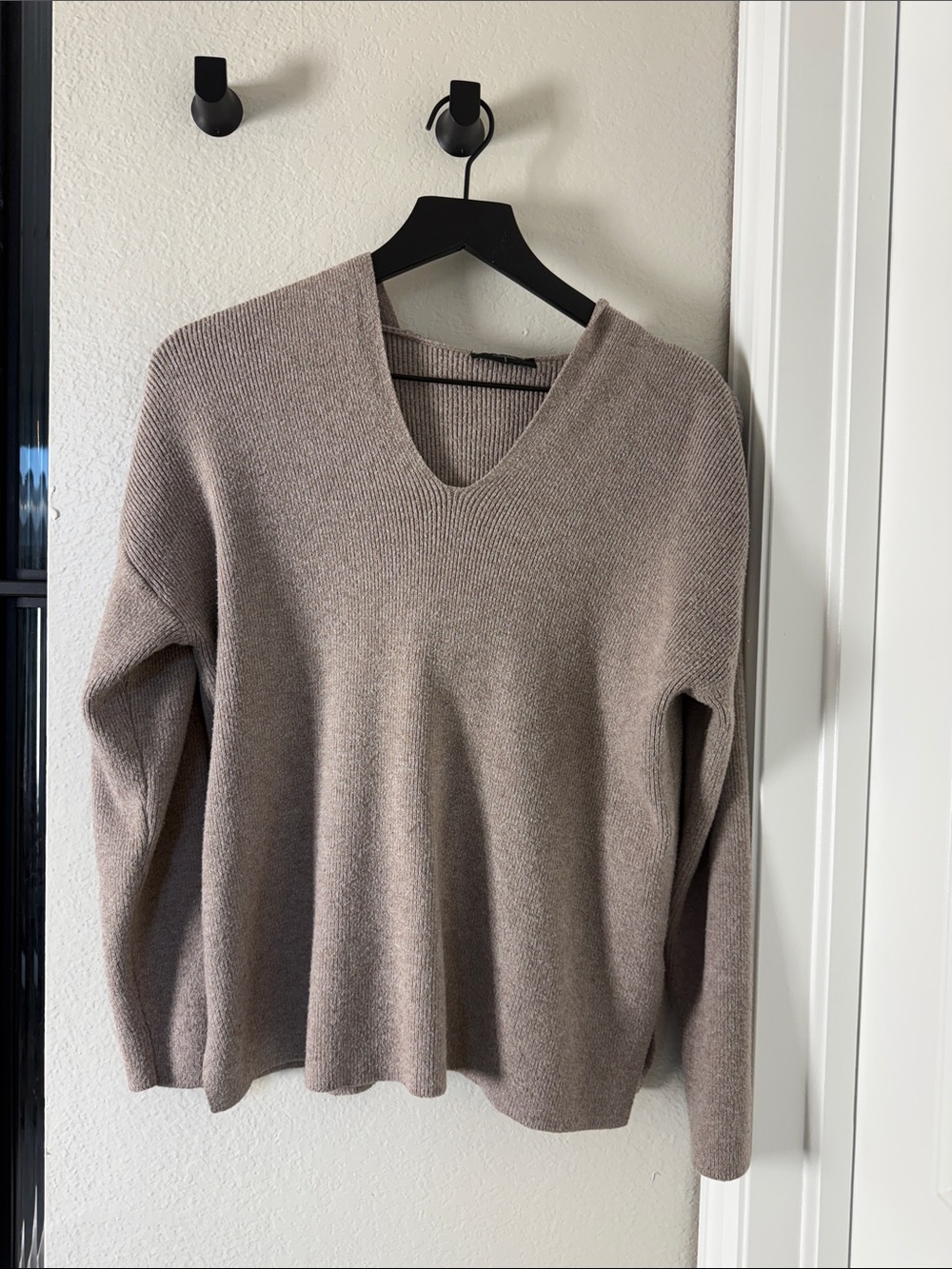 Tahari Neutral Ribbed Hooded Knit Pullover Blouse Top Oatmeal Brown Khaki Small